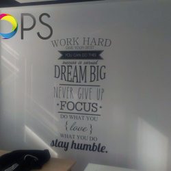 Надписи стикери за стена