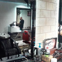 Рязано фолио върху огледало