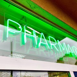 Класически неонов надпис в зелено