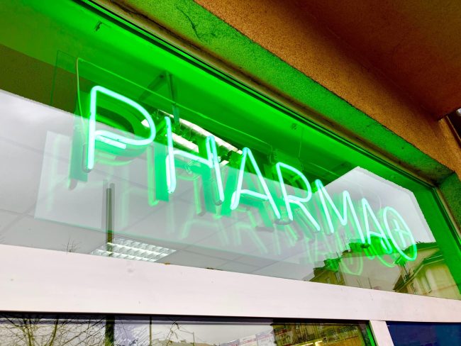 Класически неонов надпис в зелено