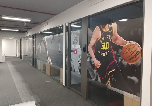 Брандиране на витрини 18