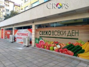 Детайли при брандирането на витрини 1