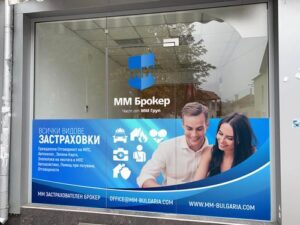 Детайли при брандирането на витрини 2